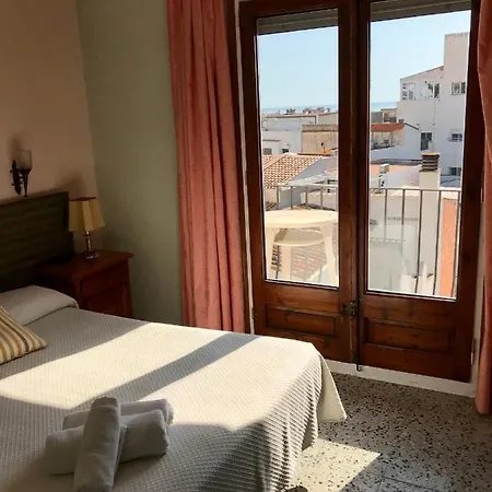Hostal D'En Perris Guest house
