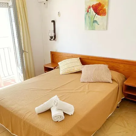 Hostal D'En Perris Guest house L'Escala