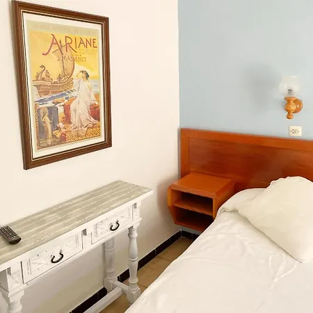 Hostal D'En Perris Guest house L'Escala