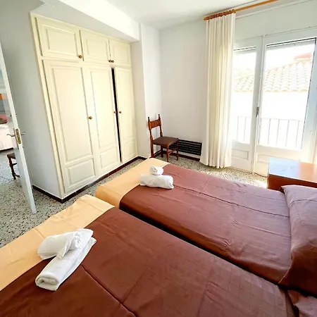 Hostal D'En Perris Guest house *