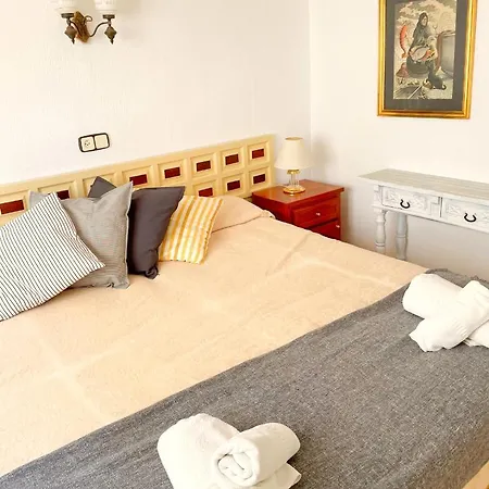 Hostal D'En Perris * L' Escala