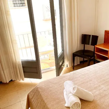 Hostal D'En Perris * L' Escala