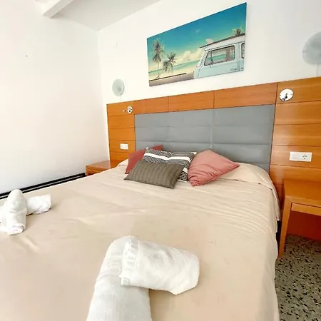 ゲストハウス Hostal D'En Perris L' Escala