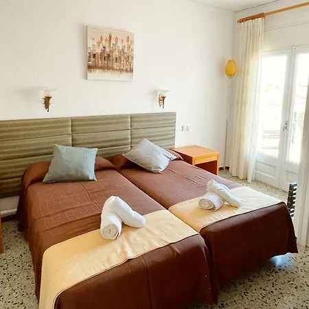 Hostal D'En Perris * L' Escala